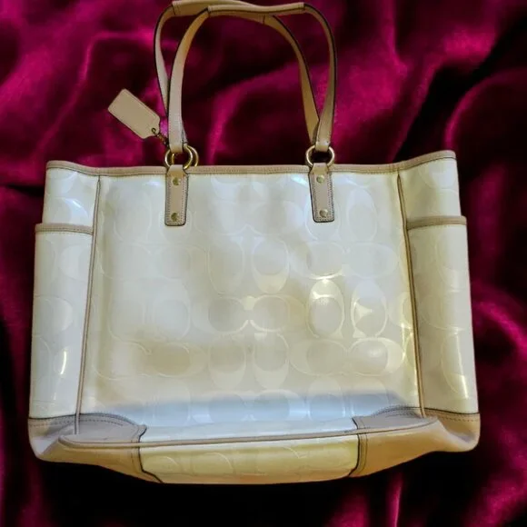 Beautiful Coach Bag - Picture 5 of 17